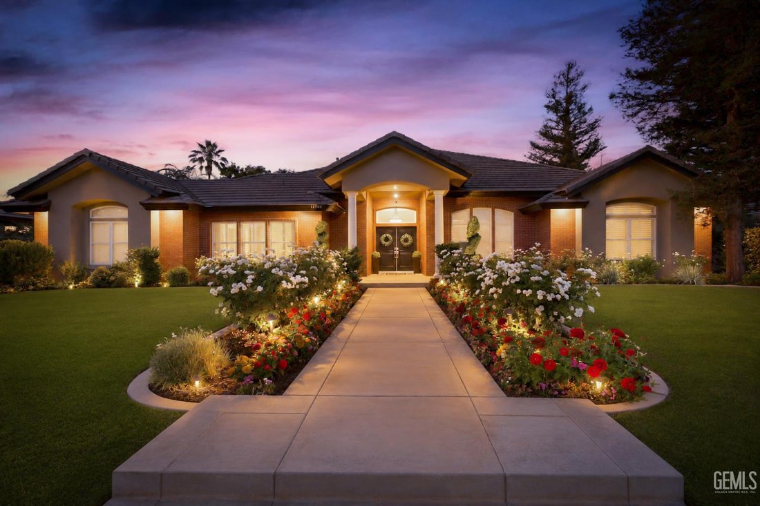 Bakersfield, California, United States 1 - 18364359