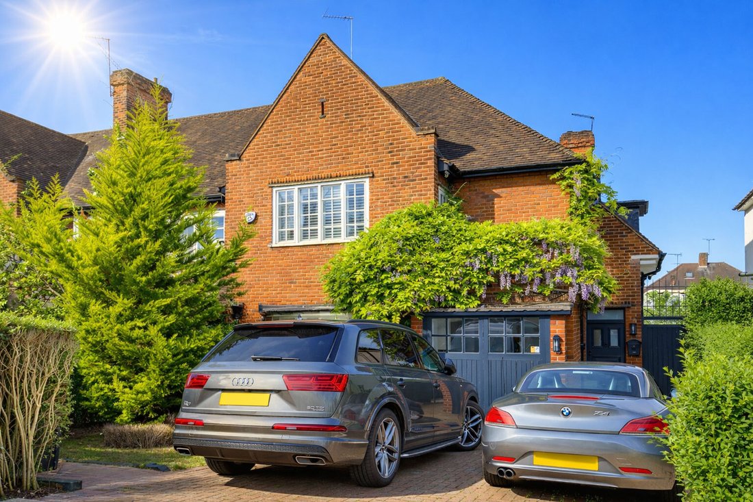 House in Temple Fortune, Barnet, England 2 - 18361929