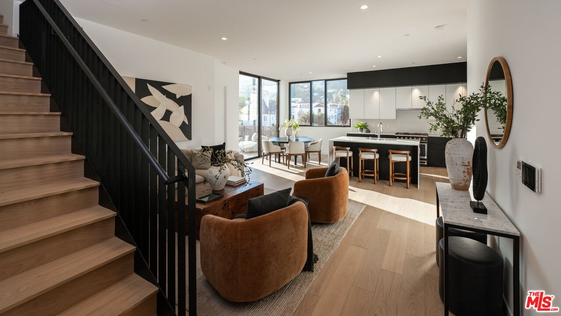 Los Angeles, California, United States 2 - 18367044