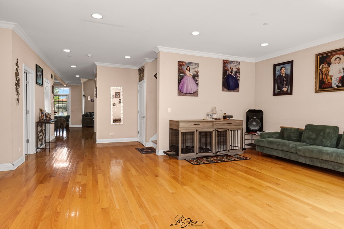 House in Des Plaines, Illinois, United States 3 - 18363036