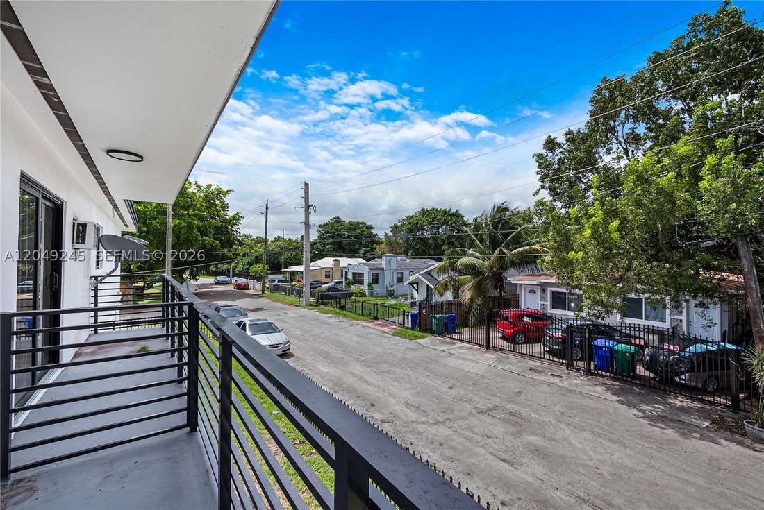 Miami, Florida, United States 2 - 18366122