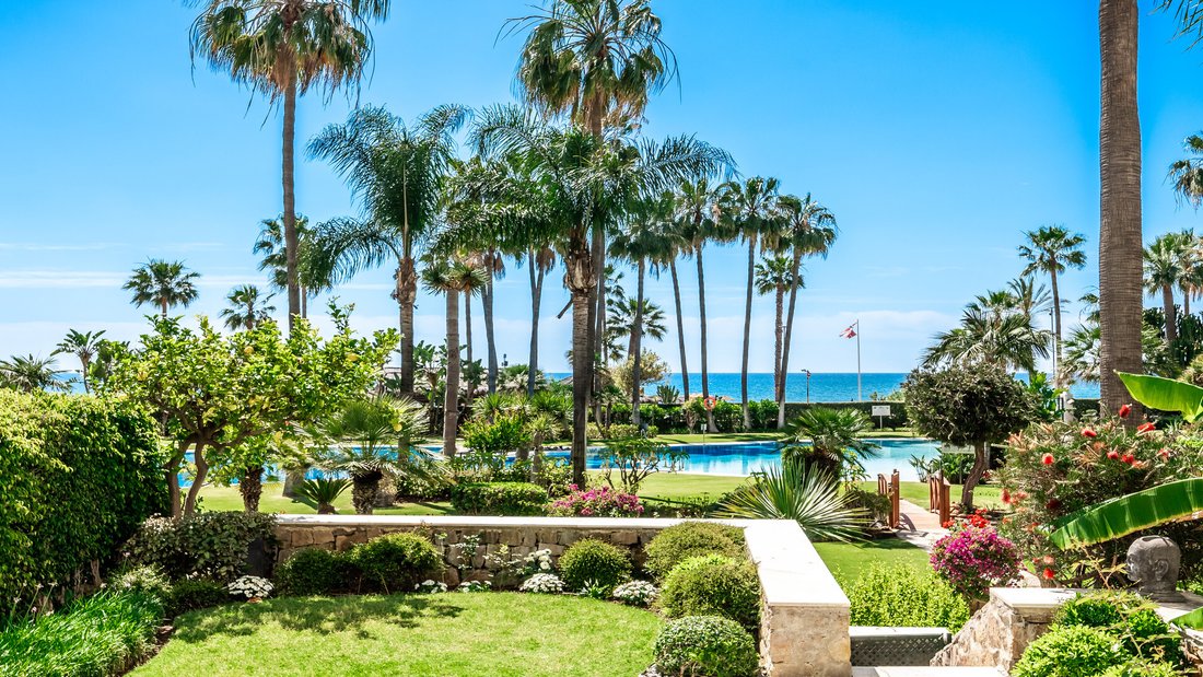 Apartment in Puerto Banus, Marbella, Spain 1 - 18365140