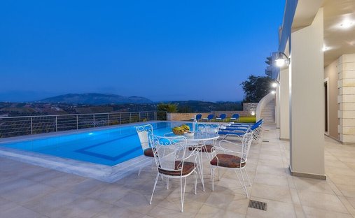 Villa à 3rd Community of Heraklion - Western, Heraklion, Grèce 1