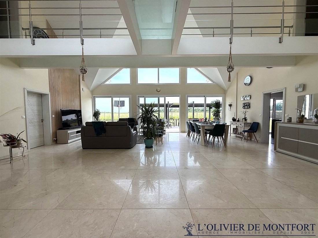 House in Montfort-l'Amaury, Ile-de-France, France 3 - 18363276