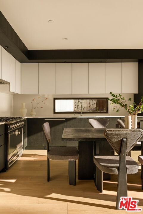 Los Angeles, California, United States 4 - 18367040