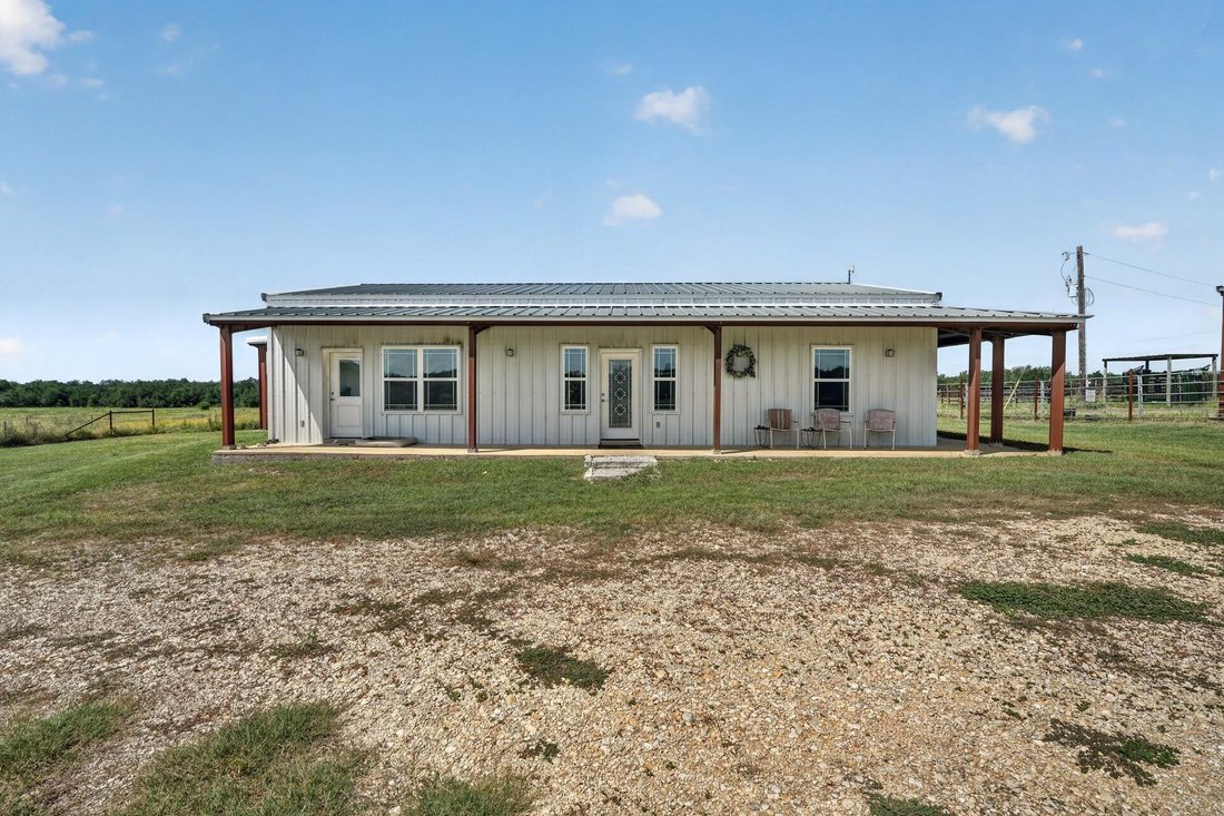 House in Thrall, Texas, United States 1 - 18366176