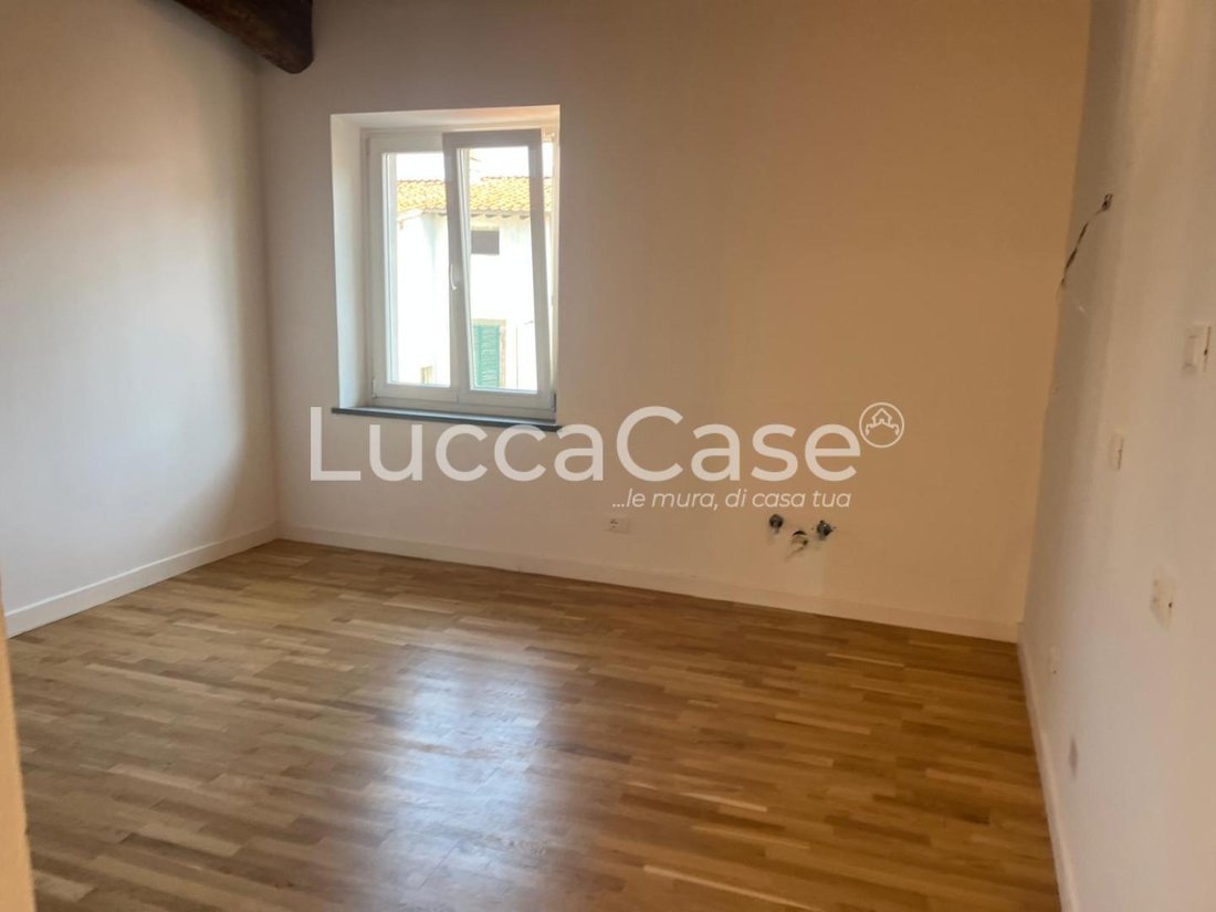 Apartment in Historic Center, Lucca, Tuscany 2 - 18361946