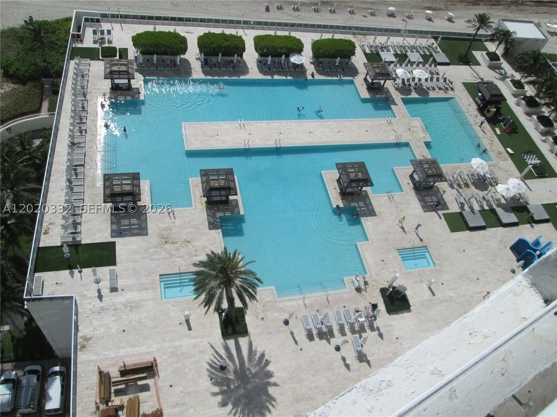 Condo in Hallandale Beach, Florida, United States 5 - 18060474