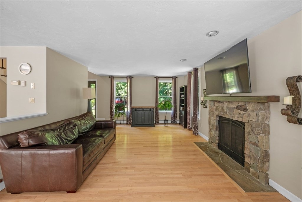 House in Middleborough, Massachusetts, United States 3 - 18362471