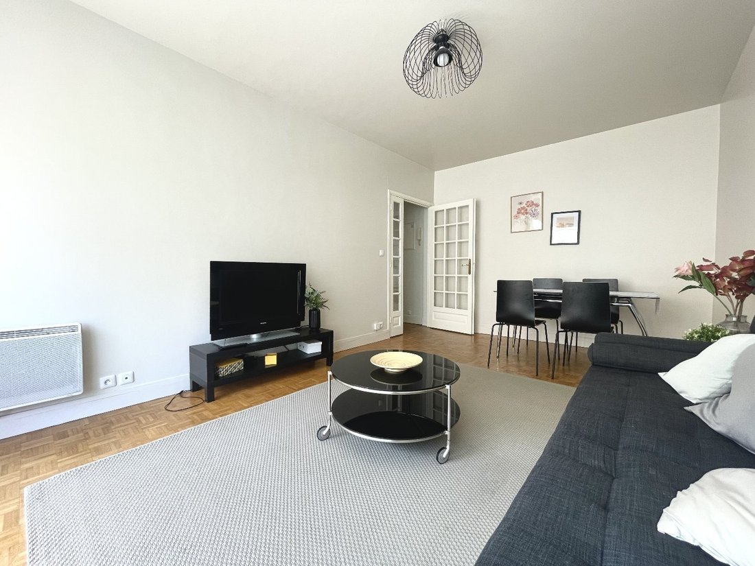 Apartment in Gros Caillou, Paris 7e Arrondissement, Paris 2 - 18367016