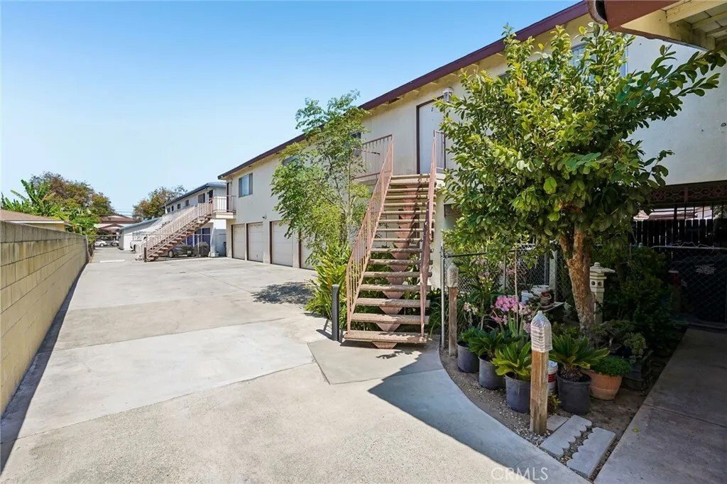 Gardena, California, United States 5 - 18366222