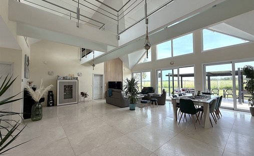 House in Montfort-l'Amaury, Ile-de-France, France 1