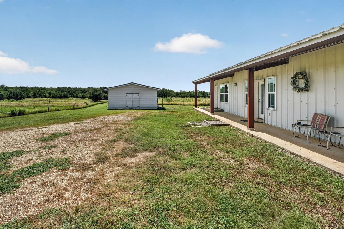 House in Thrall, Texas, United States 4 - 18366176