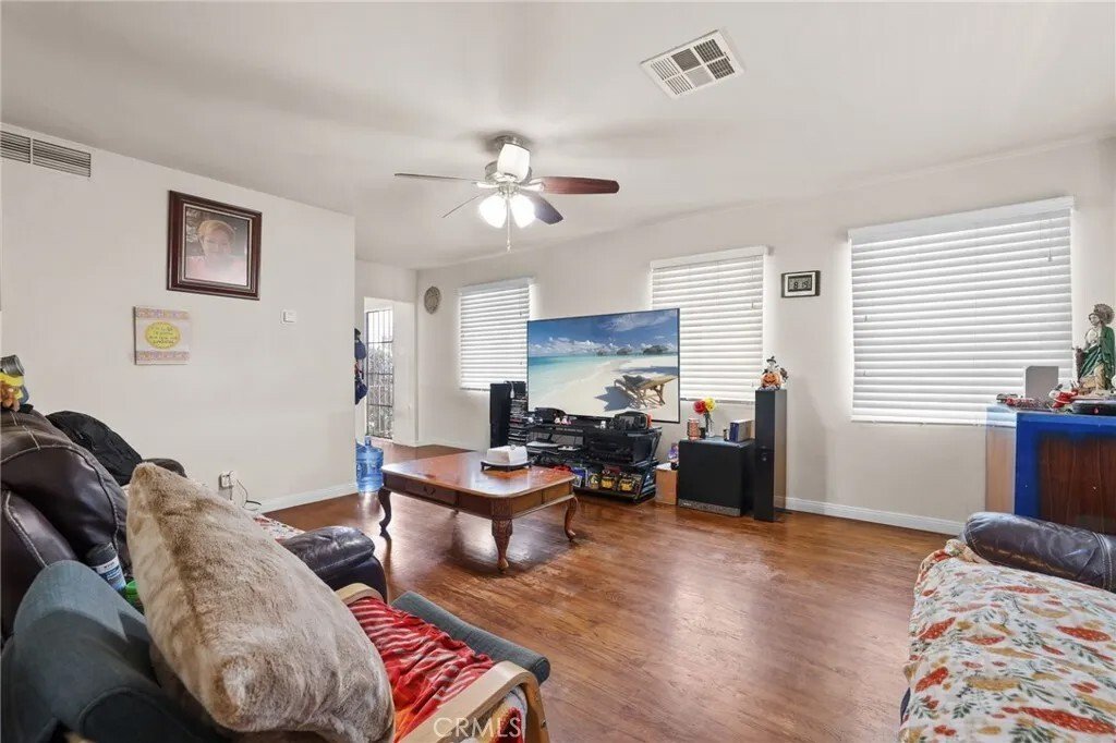 Alhambra, California, United States 5 - 18366258