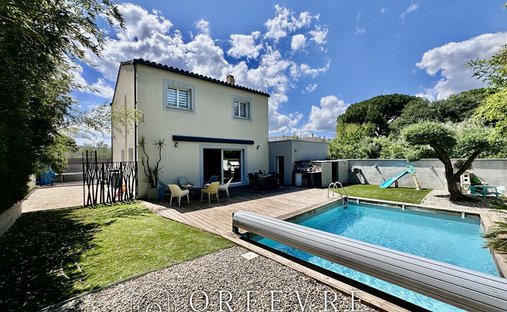 House in Centre Ville, Castries, France 1