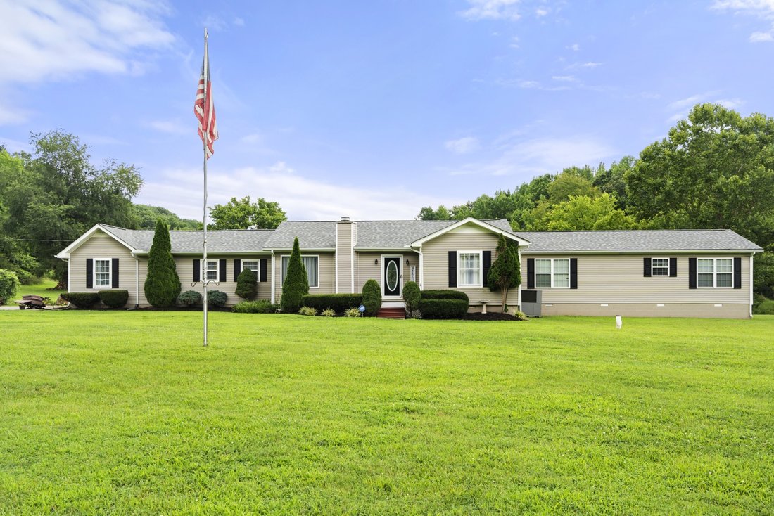 House in Dickson, Tennessee, United States 1 - 18350004