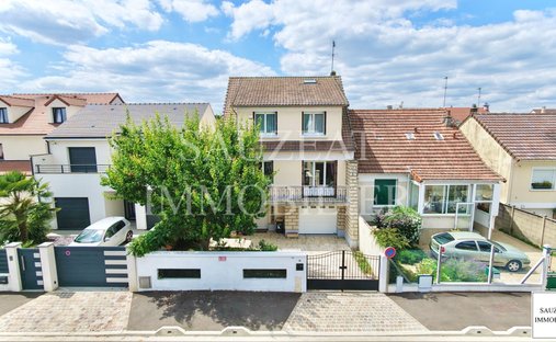 House in Ormesson-sur-Marne, Ile-de-France, France 1