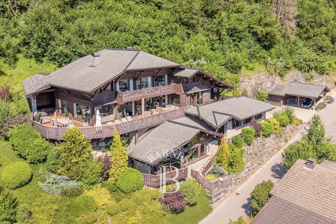 Chalet in Montriond, Auvergne-Rhône-Alpes, France 1 - 18363844