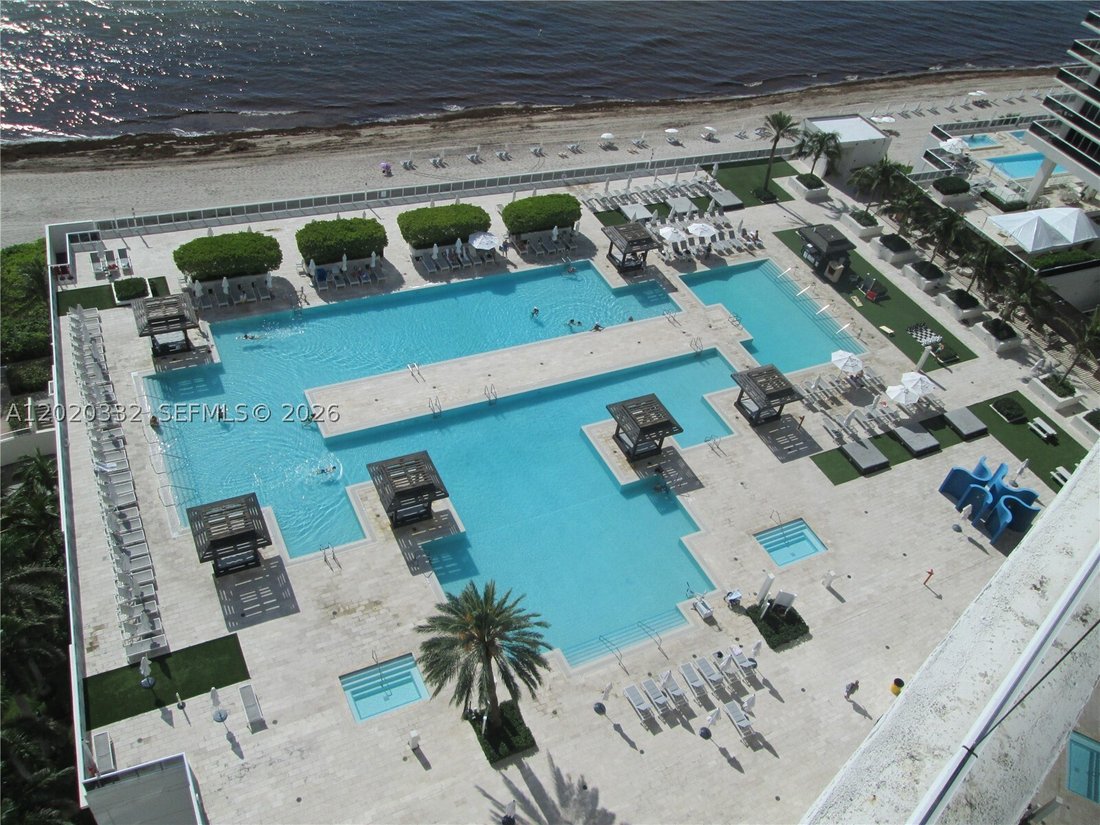 Condo in Hallandale Beach, Florida, United States 4 - 18060474