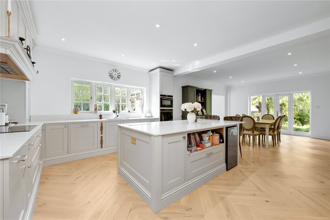 House in Fairmile, Elmbridge, England 3 - 18363899