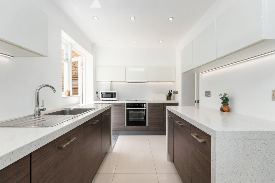 House in Gunnersbury, Hounslow, England 3 - 18350887