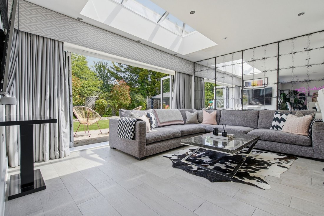 House in Winkfield, England 4 - 18365005