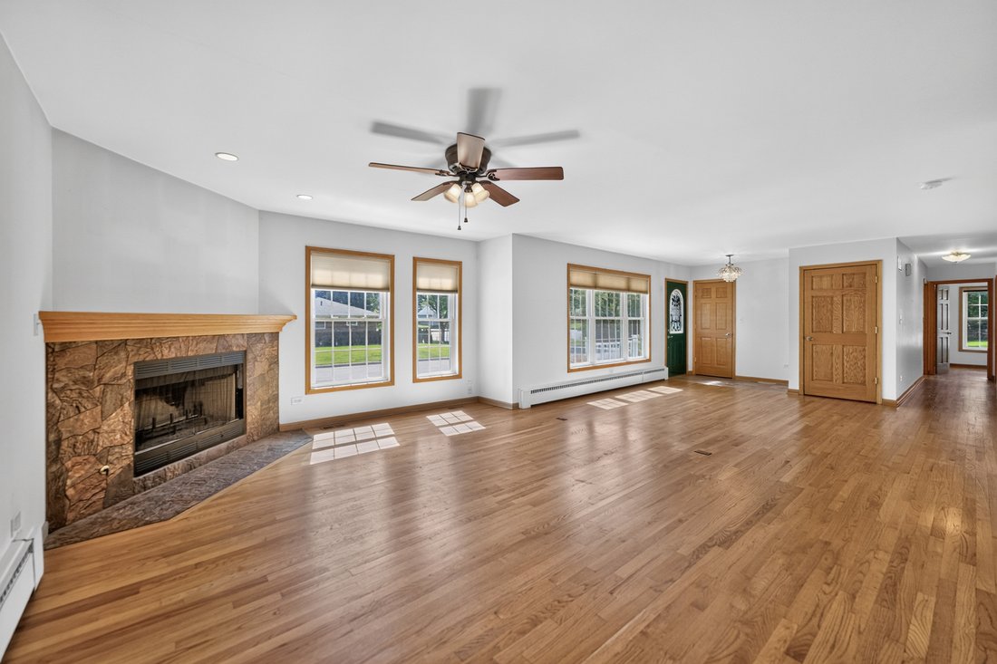House in Villa Park, Illinois, United States 4 - 18365590