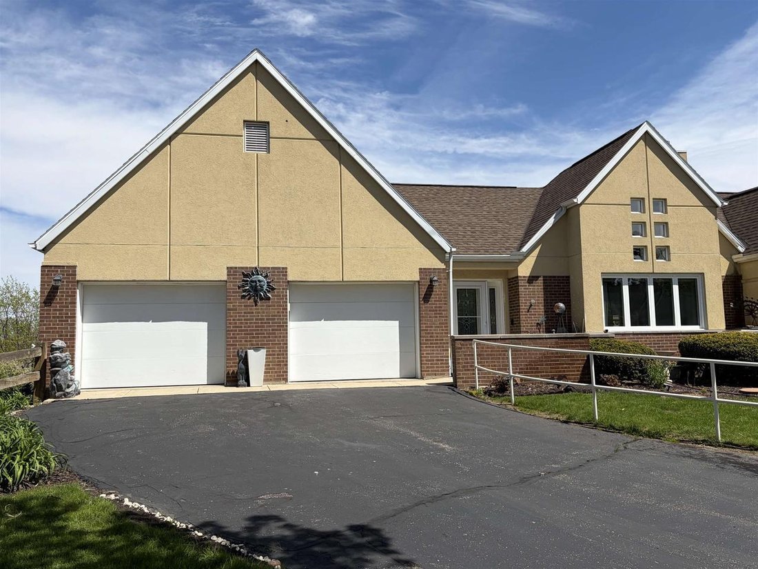 Condo in Fitchburg, Wisconsin, United States 1 - 18365540