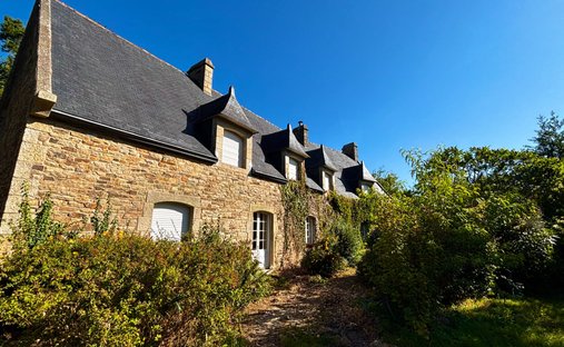 Villa in Poullan-sur-Mer, Brittany, France 1