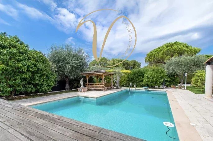 Villa in Villefranche-sur-Mer, Provence-Alpes-Côte d'Azur, France 2 - 15602878