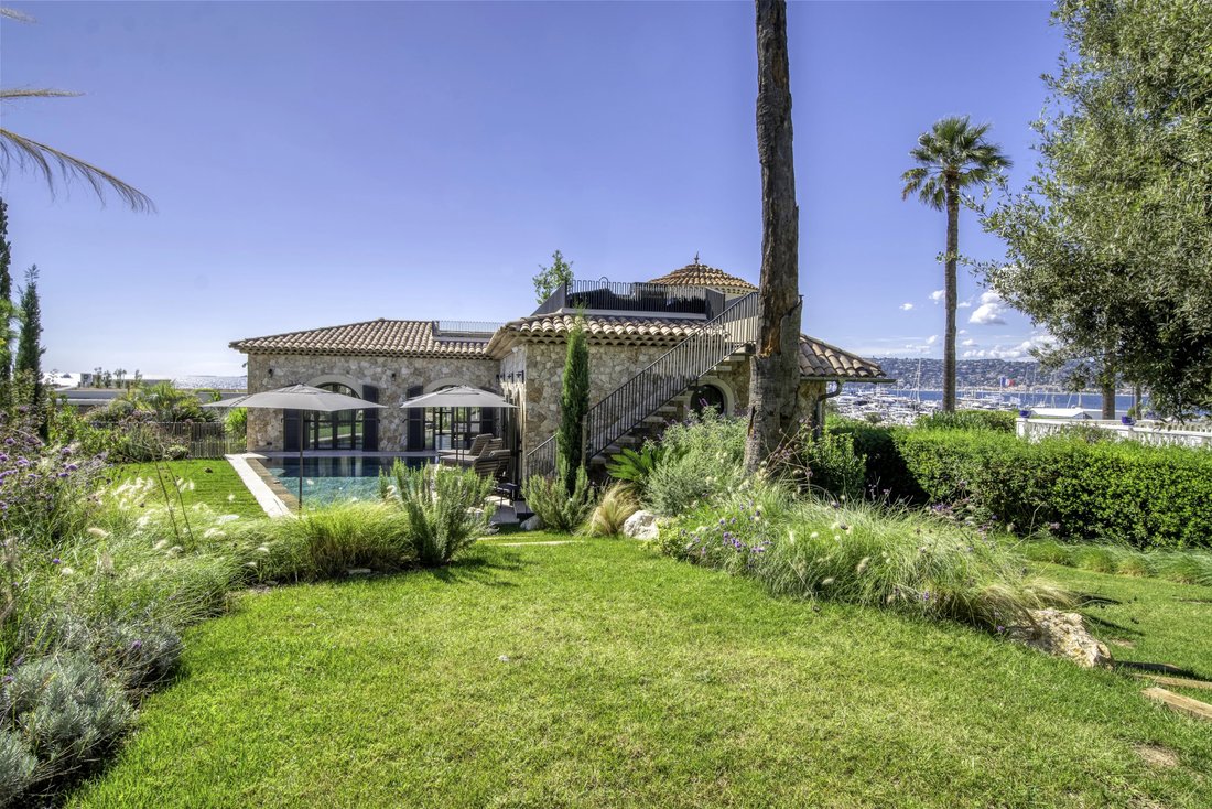 Villa in Juan les Pins-Gallice, Antibes, France 2 - 18363946