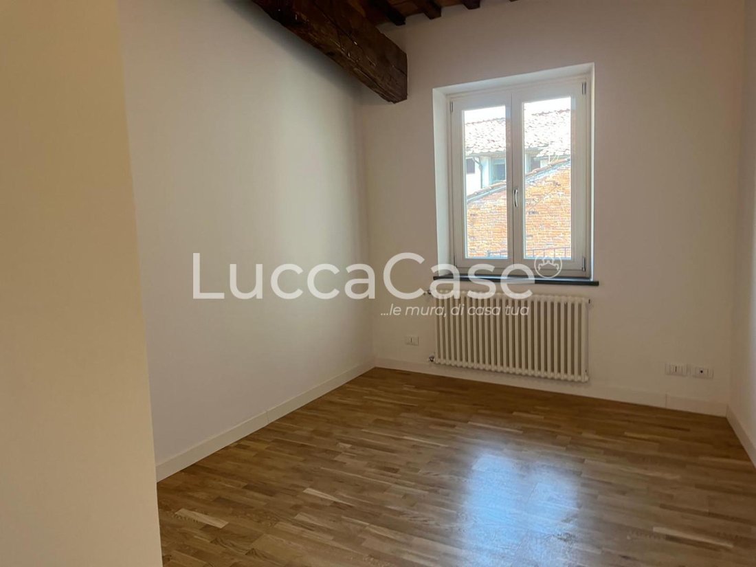 Apartment in Historic Center, Lucca, Tuscany 3 - 18361946