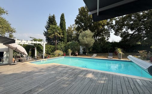 House in Centre, Carbon-Blanc, France 1