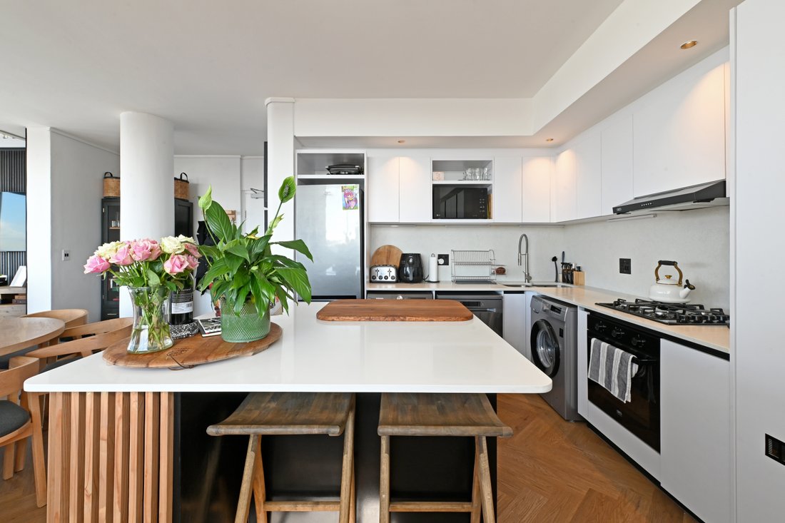 Apartment in Claremont, Cape Town, South Africa 4 - 18369145