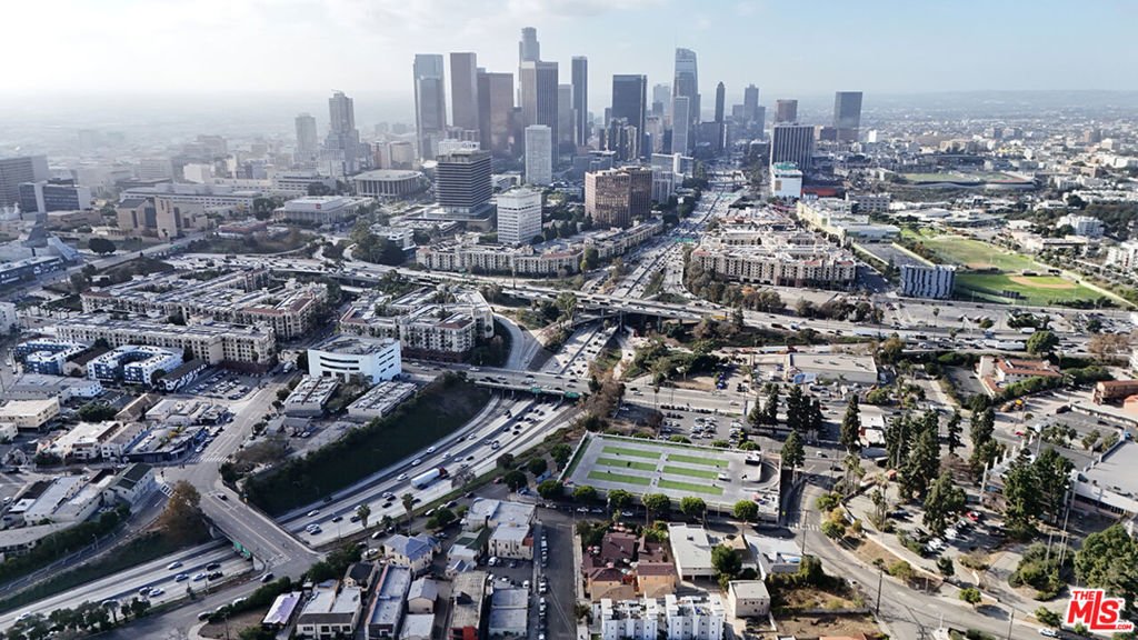 Los Angeles, California, United States 4 - 18362008