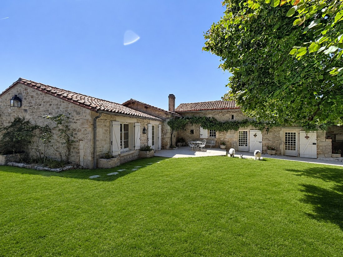 House in Champ de Mars-Bussatte-Victor Hugo, Angoulême, France 1 - 16497544