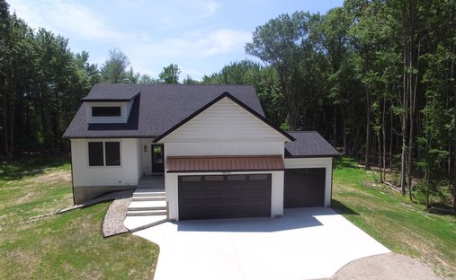 House in Fruitport Charter Township, Michigan, United States 1