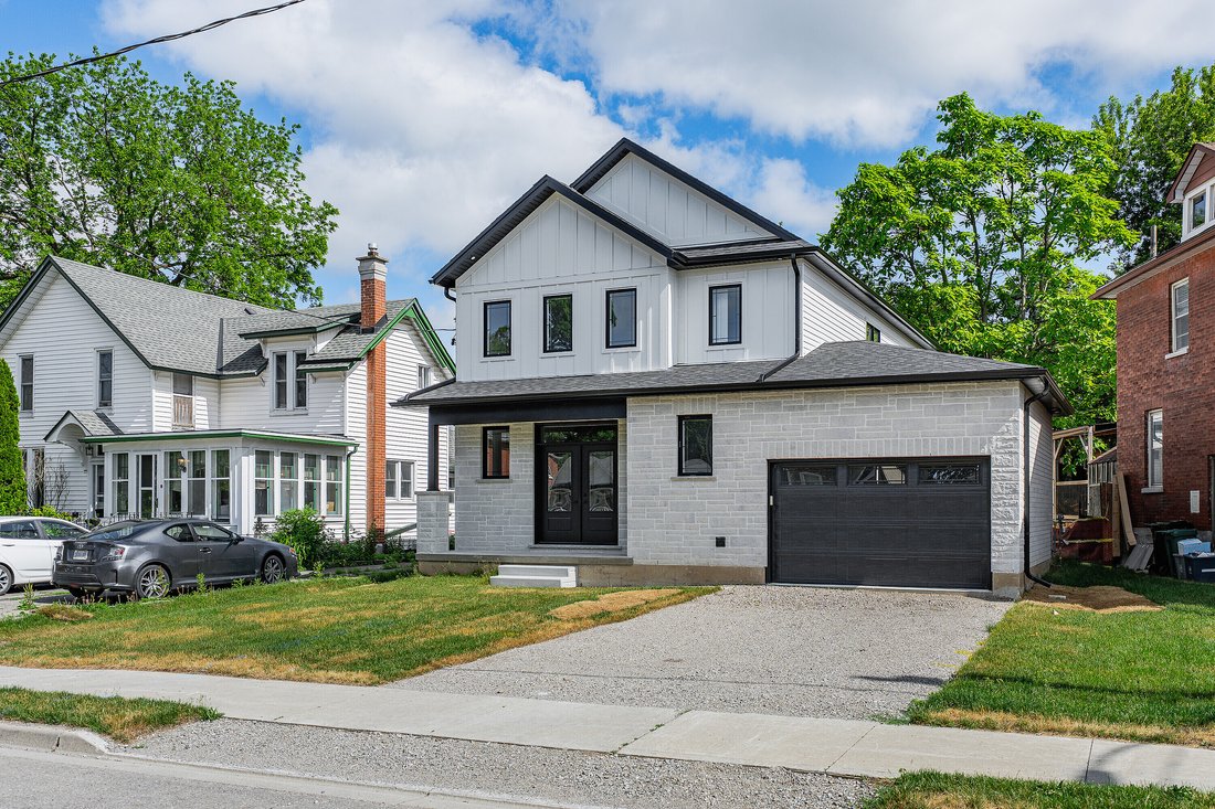 House in Cambridge, Ontario, Canada 1 - 18364305