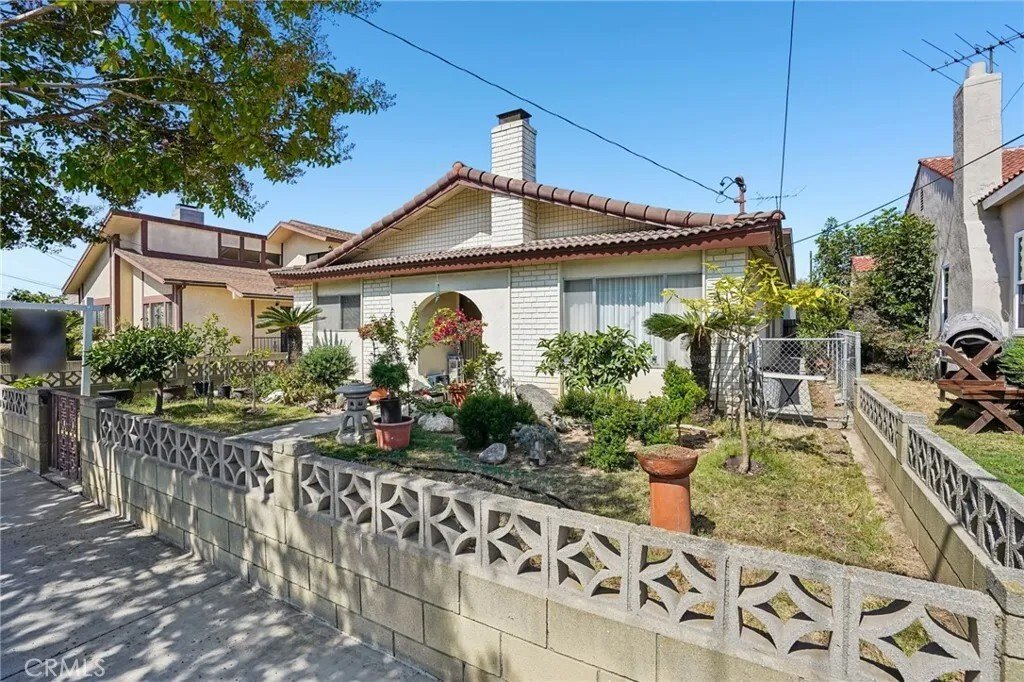 Gardena, California, United States 3 - 18366222