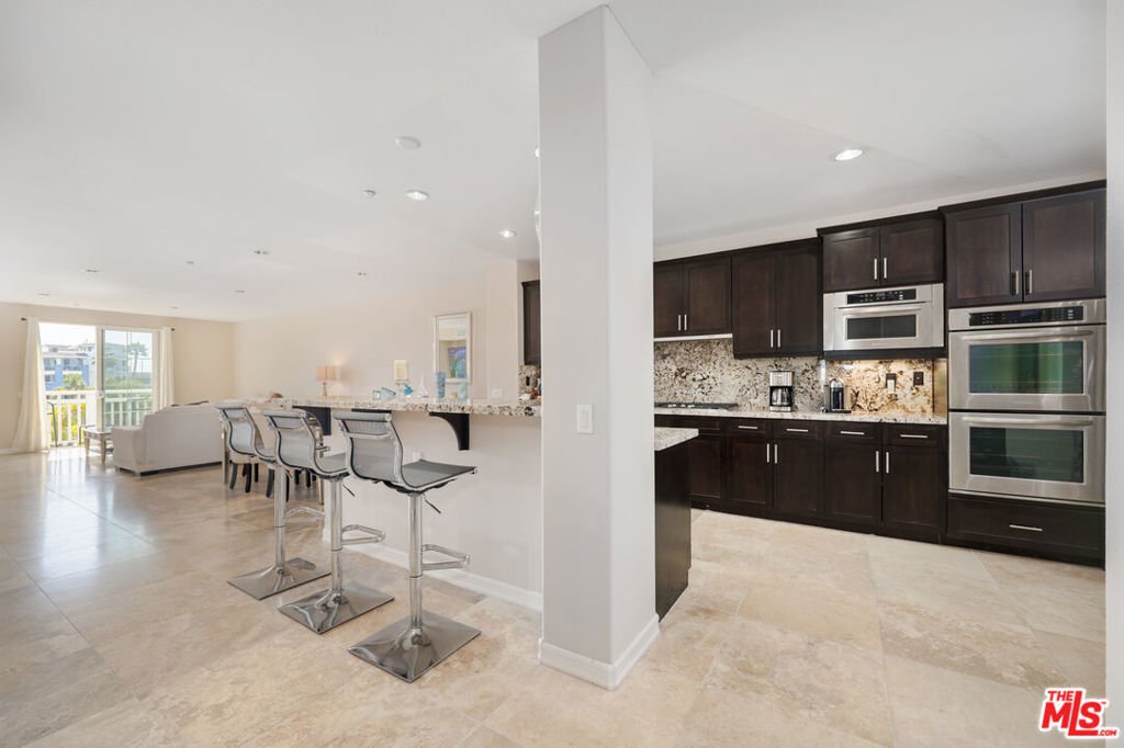 Condo in Oxnard, California, United States 4 - 18364941