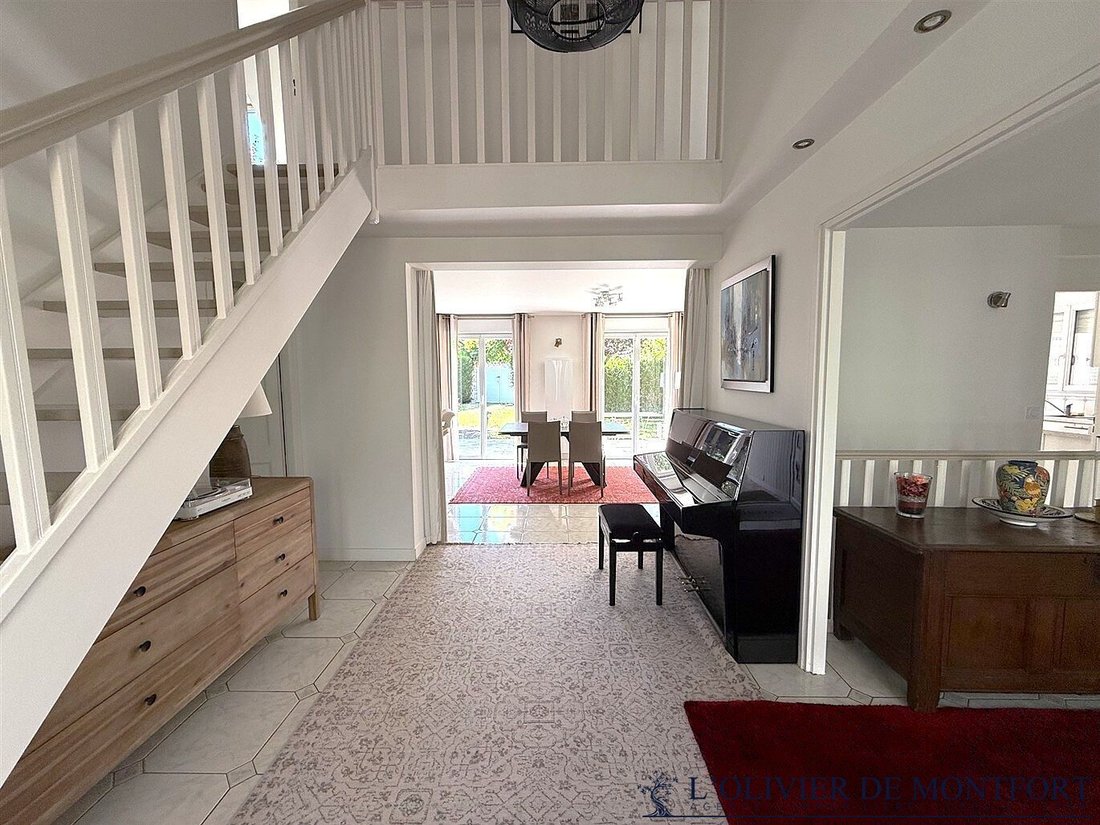 House in Montfort-l'Amaury, Ile-de-France, France 5 - 18363345