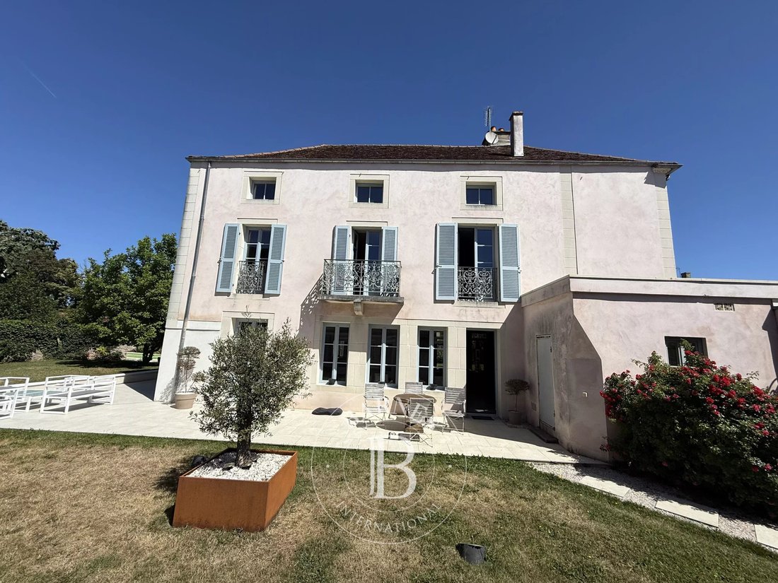 Townhouse in Semur-en-Auxois, Bourgogne – Franche-Comté, France 3 - 18302812