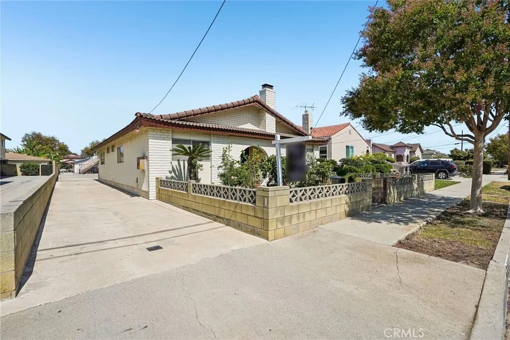 Gardena, California, United States 4 - 18366222