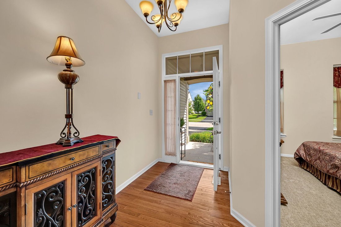 House in Oswego, Illinois, United States 4 - 18363040