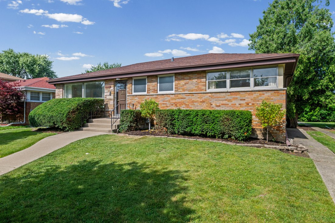 House in Skokie, Illinois, United States 2 - 18363079