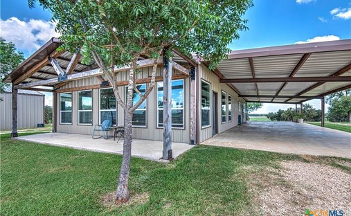 House in Davilla, Texas, United States 1