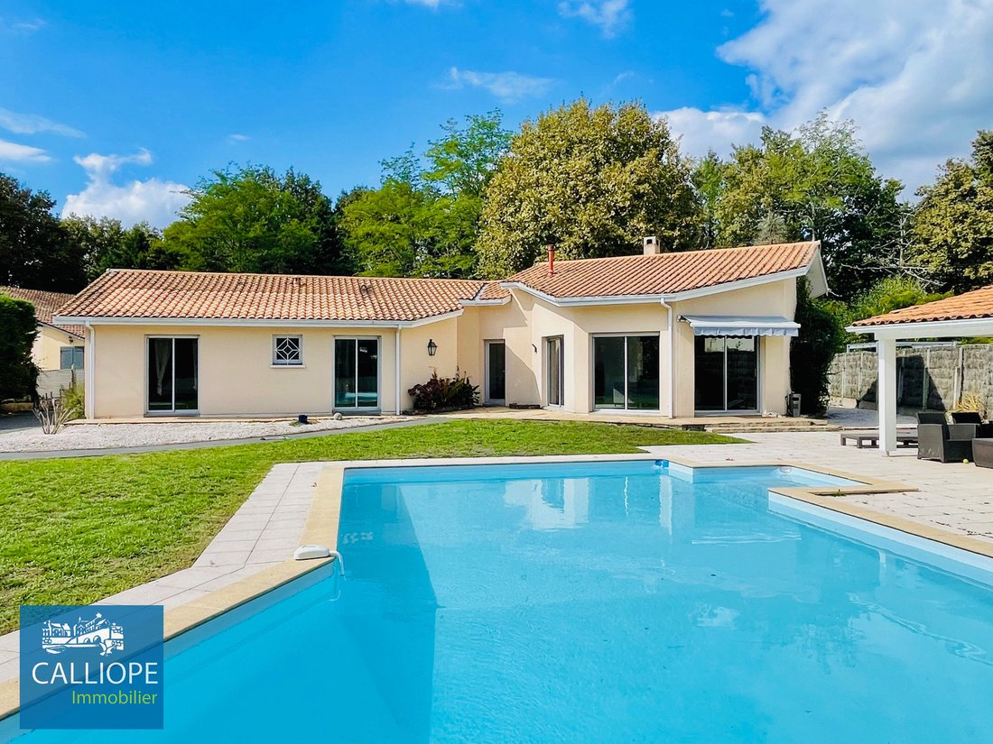 House in Arsac, Nouvelle-Aquitaine, France 1 - 16898004