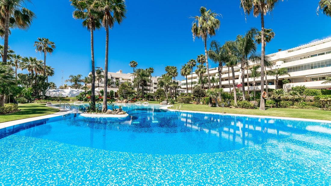 Apartment in Puerto Banus, Marbella, Spain 4 - 18365140