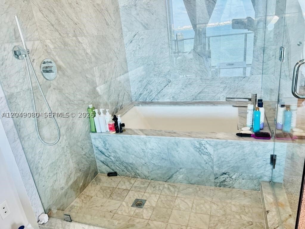 Condo in Miami, Florida, United States 3 - 18362598