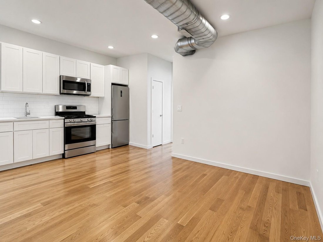 House in New York, New York, United States 4 - 18365280